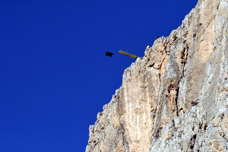 Paraşütle atlayan ABD'li öldü