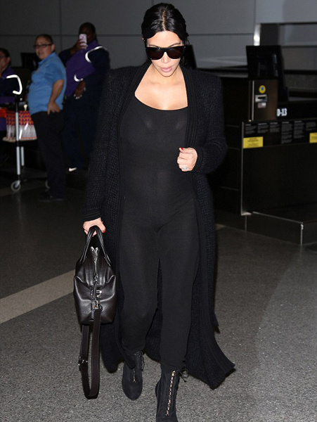 Kim Kardashian hamile kıyafetiyle pes dedirtti