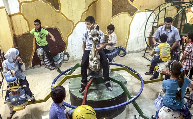 Suriyeli çocuklara yeraltında oyun parkı