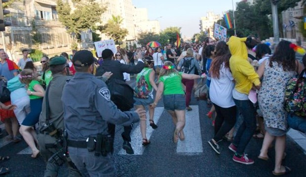 Batı Kudüs'teki eşcinsel yürüyüşünde kan aktı