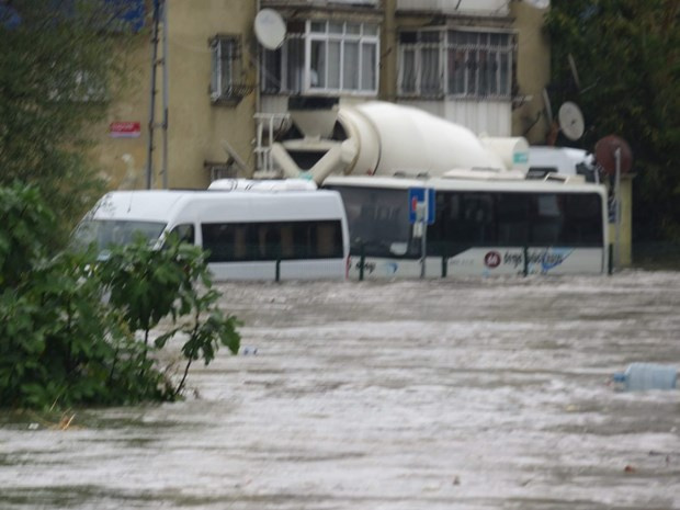 İstanbul'da yağmur sel getirdi 