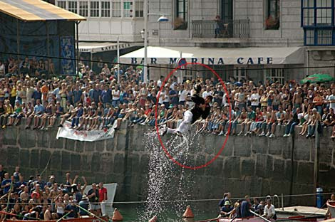 Bu da kafa koparma festivali!