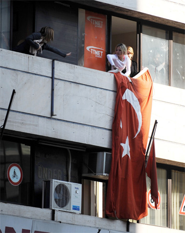 İzmirli'den anında cevap