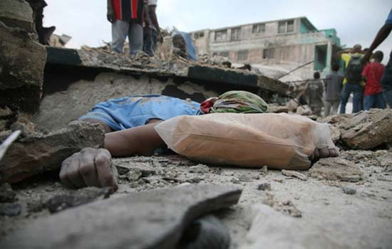 Haiti'de yüzbinlerce ölü!