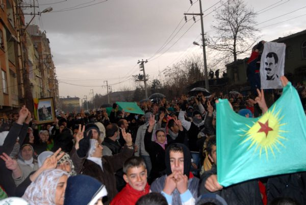 PKK cenazesinde çirkin slogan