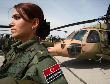 Kara Kuvvetleri’nin kadın pilotları