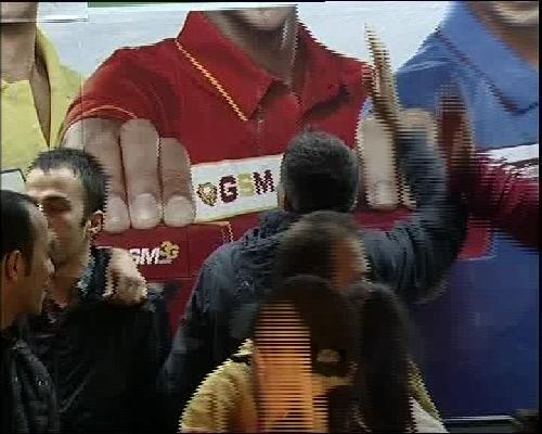 Galatasaraylı taraftar birbirini dövdü!