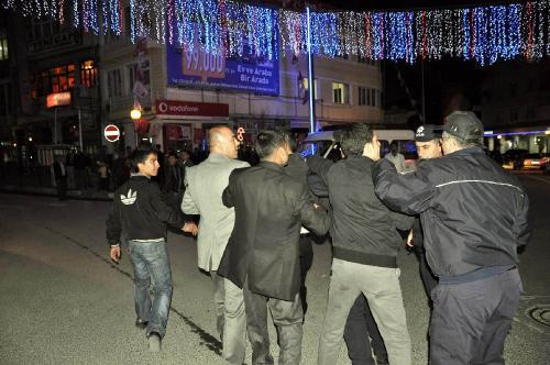 Galatasaraylı taraftar birbirini dövdü!