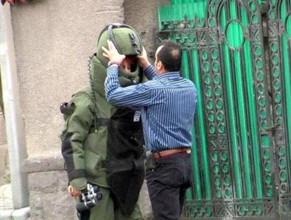 Kadın bomba imha uzmanı dikkat çekti