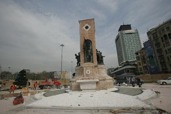 Taksim Anıtı'nın restorasyonu bitti