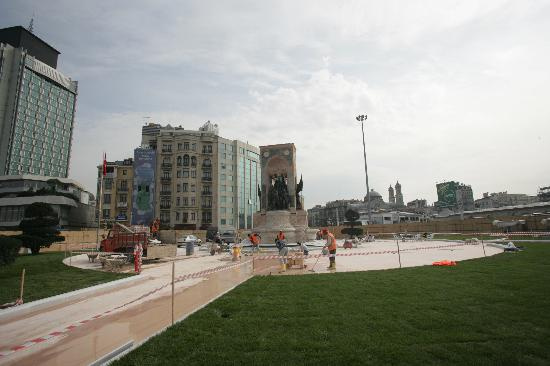 Taksim Anıtı'nın restorasyonu bitti