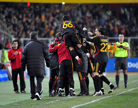 Cimbom zirve takibinde