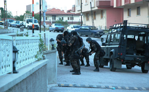 Ankara polisinden baskın!