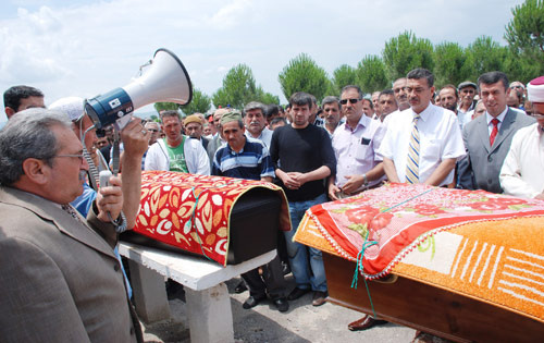 Manisa'da göz yaşları sel oldu