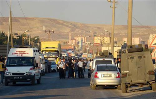 PKK ile çatışmayı binlerce insan izledi