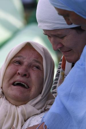 Srebrenica katliamının kurbanları anılıyor
