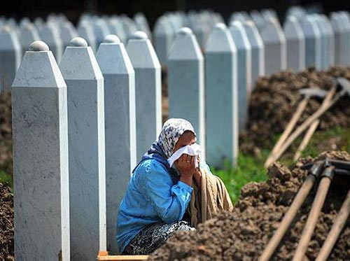 Srebrenitsa katliamı 15. yıldönümünde anıldı