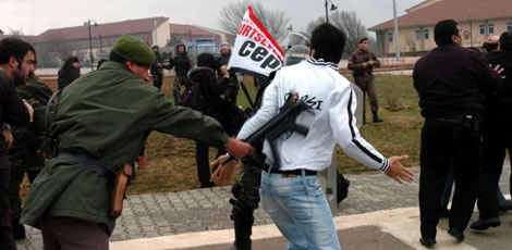 Öğrencilere tekme tokat dayak