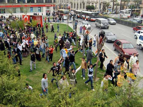 İzmir'de Nevruz arbedesi