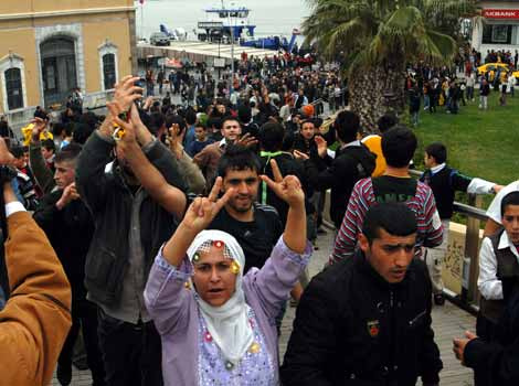 İzmir'de Nevruz arbedesi