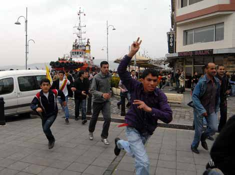 İzmir'de Nevruz arbedesi