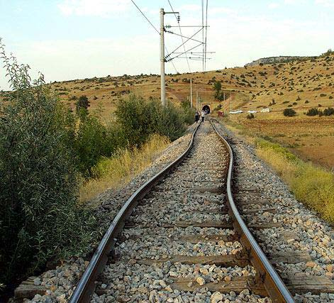 Tren rayları sıcaktan genleşti