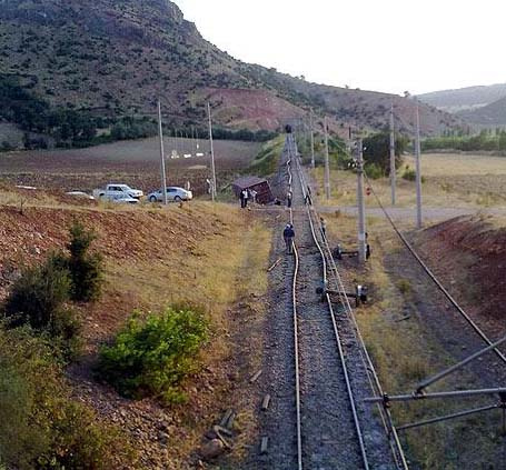 Tren rayları sıcaktan genleşti