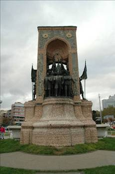 Taksim Cumhuriyet Anıtı