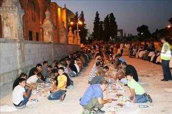 Mescid-i Aksa'da iftar