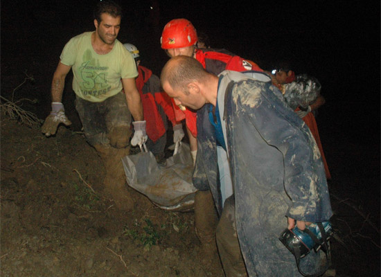 Rize'de heyelan can aldı