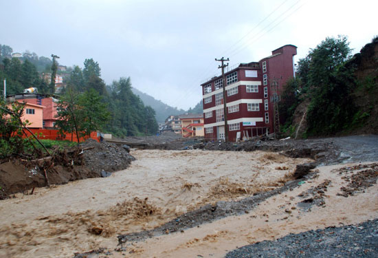 Rize'de sel baskınları korkuttu