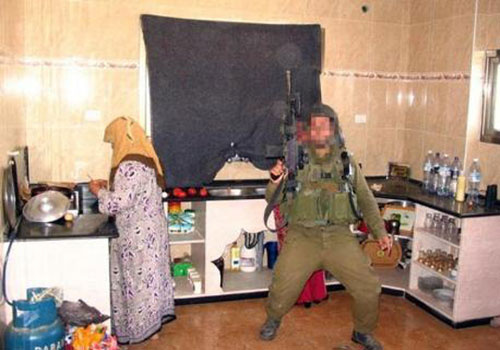 İsrailli askerlerin yeni rezaletleri