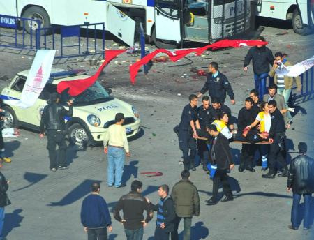 Taksim'deki mahşeri fotoğrafladı