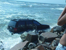 Jeepin düştüğü yere bakın! 