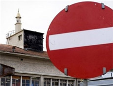 Protestocu İsviçreli minareyi dikti