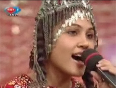 Türkmen kızın türküsü mest etti