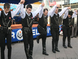 Trabzonlular Esenler'de kutlama yaptı
