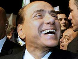 Berlusconi'den İtalya'yı şaşırtan adım