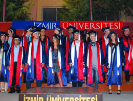 İzmir Üniversitesi ilk mezunlarını verdi