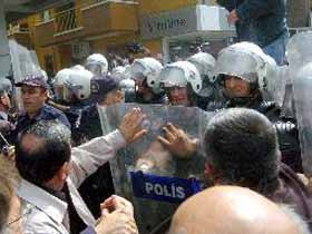 AK Partiye polis kalkanı