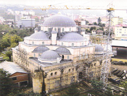 Yeşil Camii mimarisiyle büyülüyor