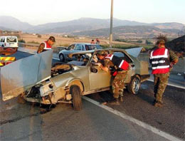 Trafik canavarı bir aileyi yok etti 