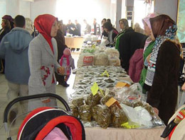 Hanımlar Gazze'ye yardım topladı