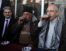 Kılıçdaroğlu'nun vatandaşla çay keyfi