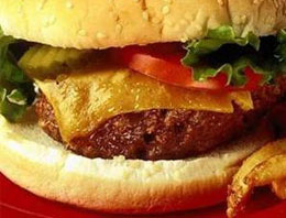 Hamburgerin içinden bakın ne çıktı!