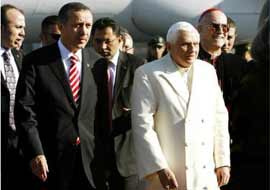 Papa Türkiyeyi manşetlere taşıdı