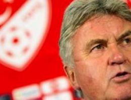 'Hiddink'in Chelsea'ye maliyeti 15 milyon sterlini aşıyor'