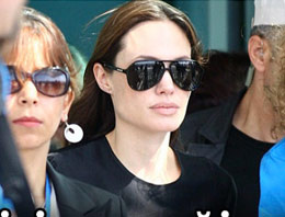 Angelina Jolie durmak bilmiyor