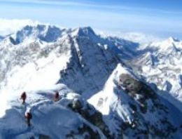 Everest'in zirvesi Miss Hawley'den sorulur