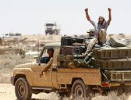 'Fransa Libyalı isyancılara silah sağladı'